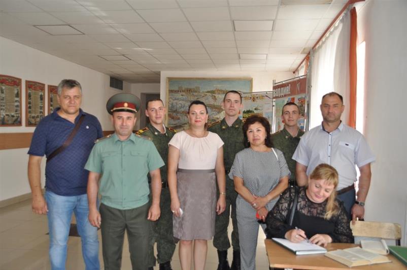 В Новосибирском военном институте Росгвардии почтили память выпускника, погибшего при исполнении воинского долга