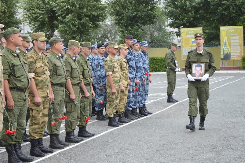В Тюмени кинологи Росгвардии почтили память сослуживцев, погибших при исполнении воинского долга