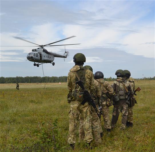 Сотрудники ульяновских спецподразделений Росгвардии отработали беспарашютное десантирование