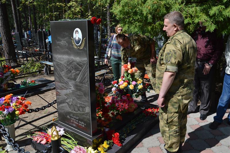 Брянские росгвардейцы почтили память Героя России  капитана Олега Визнюка