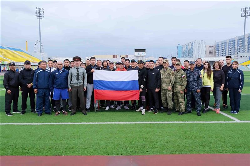Сотрудники и военнослужащие Восточного округа Росгвардии провели тематические мероприятия, приуроченные ко  Дню Государственного флага России