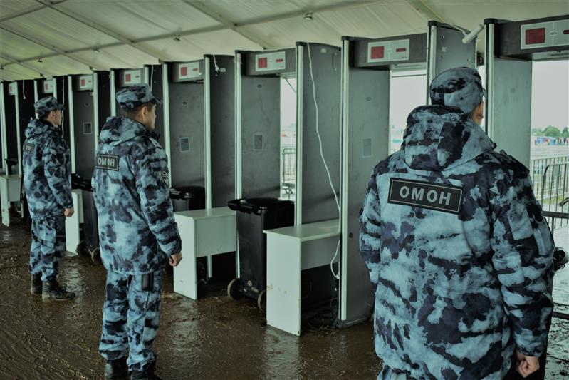 Росгвардейцы задержали подозреваемых в правонарушениях во время фестиваля Alfa Future People