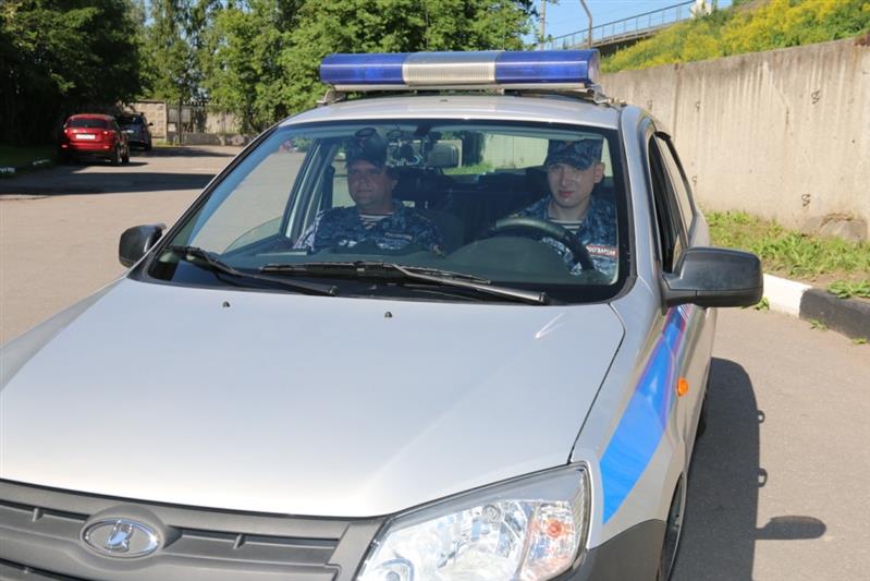 Нарядом вневедомственной охраны Росгвардии в Санкт-Петербурге задержаны подозреваемые в угрозе убийством