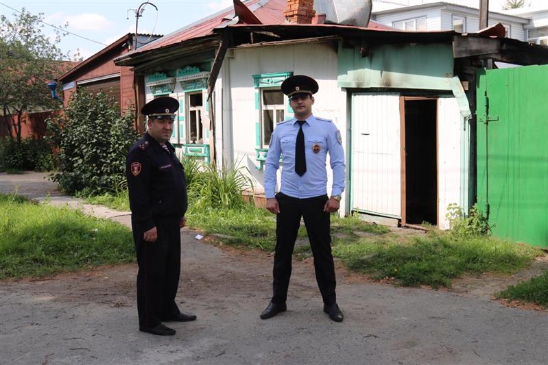 В Тюмени сотрудники Росгвардии и полиции спасли человека при пожаре (видео)