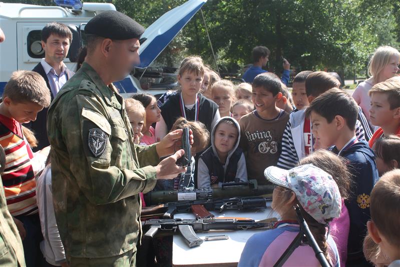 В Оренбурге продолжаются мероприятия акции «Каникулы с Росгвардией» 