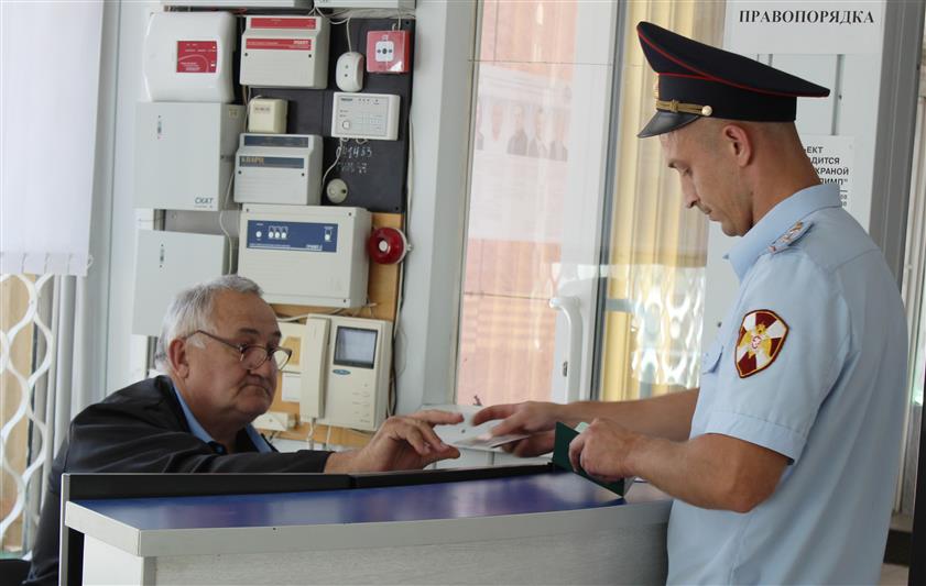 Росгвардия проверила системы безопасности школ перед новым учебным годом