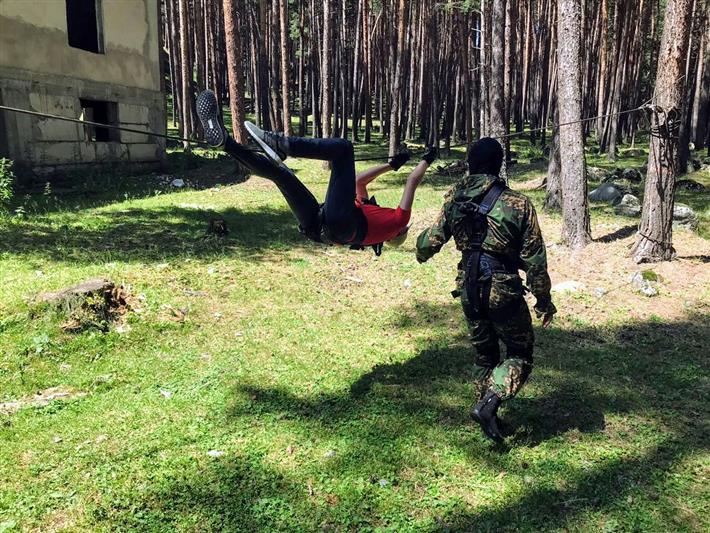Росгвардейцы провели патриотическое мероприятие в лагере скалолазов в Кабардино-Балкарии (видео)