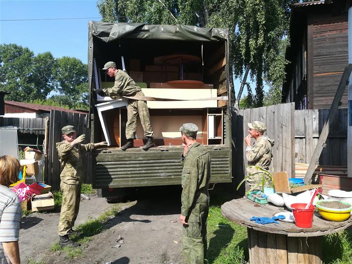 Росгвардейцы оказывают помощь в восстановлении детского сада