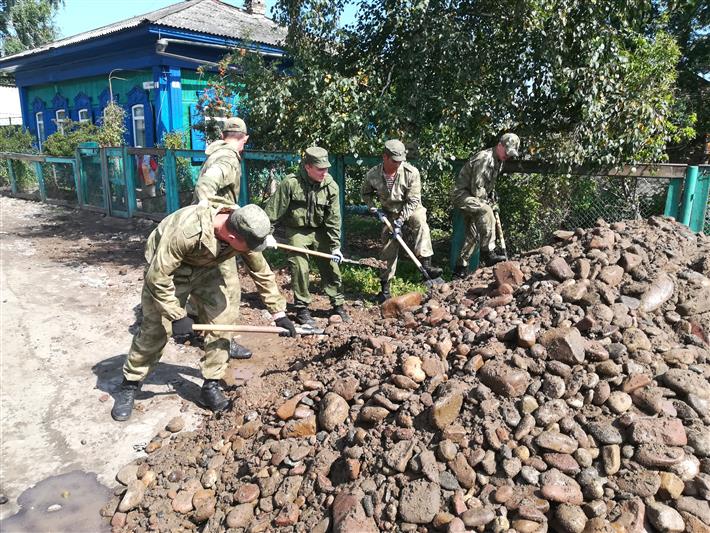 Росгвардейцы оказывают помощь в восстановлении детского сада