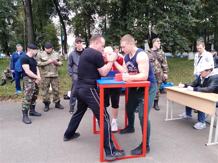 Всероссийский День физкультурника на Урале Росгвардия отметила спортивными состязаниями, зарядкой и веселыми стартами