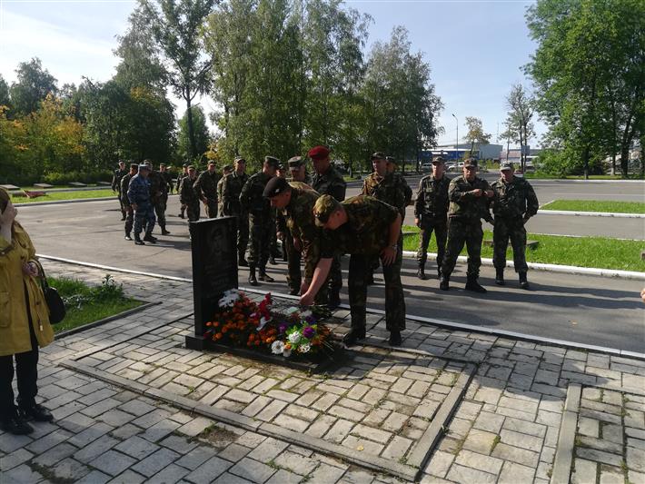В Вологодской области сотрудники ОМОН почтили память Героя России Сергея Перца