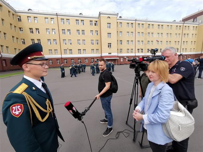 В ПРЕДДВЕРИИ «СПАССКОЙ БАШНИ» ЖУРНАЛИСТЫ ФЕДЕРАЛЬНЫХ ТЕЛЕКАНАЛОВ УЗНАЛИ, КАК МУЗЫКАНТЫ РОСГВАРДИИ ГОТОВЯТСЯ К ФЕСТИВАЛЮ 