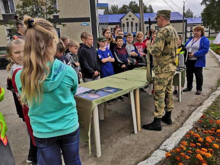 Сахалинские росгвардейцы провели профилактическую акцию для детей «Вместе против террора»