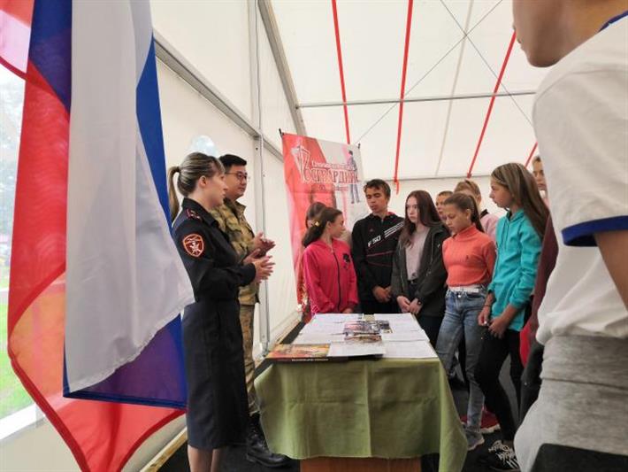 Сахалинские росгвардейцы провели профилактическую акцию для детей «Вместе против террора»