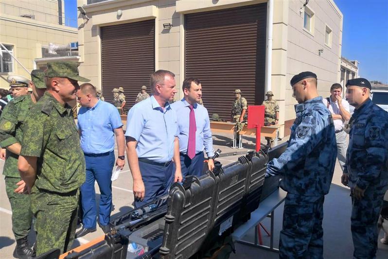 Бойцы таганрогского ОМОН познакомили пограничников со спецификой работы инженерно-технической группы