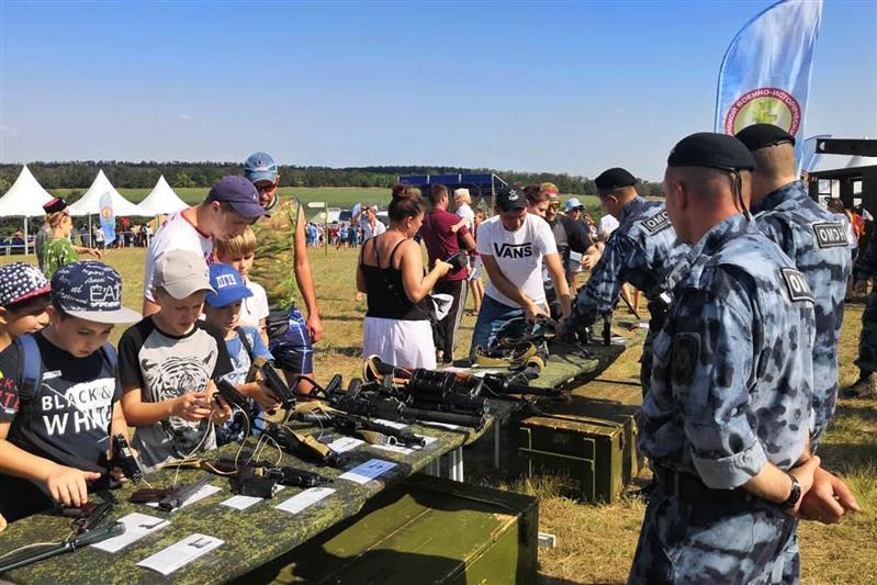 Росгвардейцы приняли участие в военно-историческом фестивале в честь годовщины освобождения Ростовской области от немецко-фашистских захватчиков 