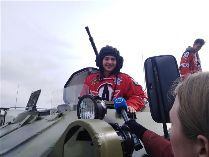 Юные хоккеисты из команды «Автомобилист-Спартаковец» посетили с экскурсией екатеринбургский ОМОН