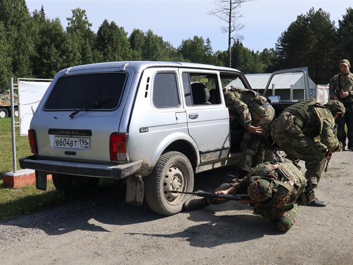 В Екатеринбурге прошел учебно-методический сбор сотрудников СОБР Уральского округа Росгвардии