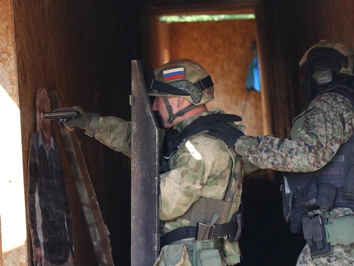 В Екатеринбурге прошел учебно-методический сбор сотрудников СОБР Уральского округа Росгвардии