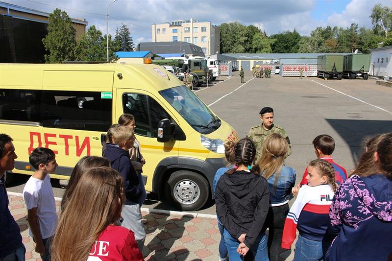 Военнослужащие и сотрудники Управления Росгвардии по Ставропольскому краю провели комплекс мероприятий, посвященных 101-й годовщине со дня рождения генерала армии Ивана Яковлева