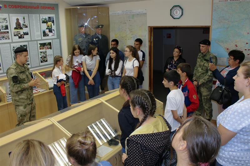 Военнослужащие и сотрудники Управления Росгвардии по Ставропольскому краю провели комплекс мероприятий, посвященных 101-й годовщине со дня рождения генерала армии Ивана Яковлева
