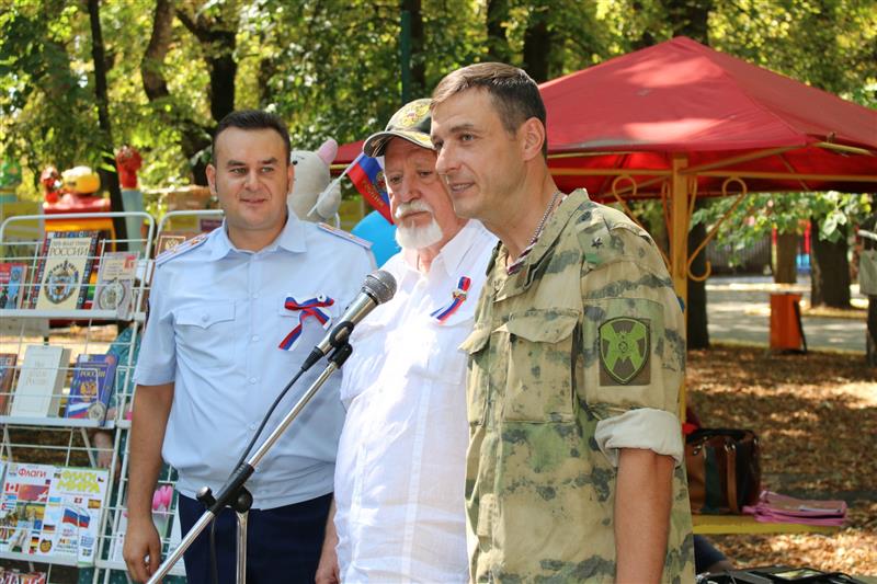 Росгвардейцы Северо-Кавказского округа отметили День Государственного флага России