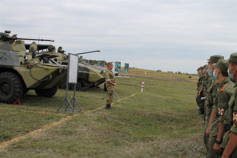 В Саратовском военном институте Росгвардии состоялись показные занятия с первокурсниками