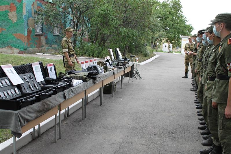 В Саратовском военном институте Росгвардии состоялись показные занятия с первокурсниками
