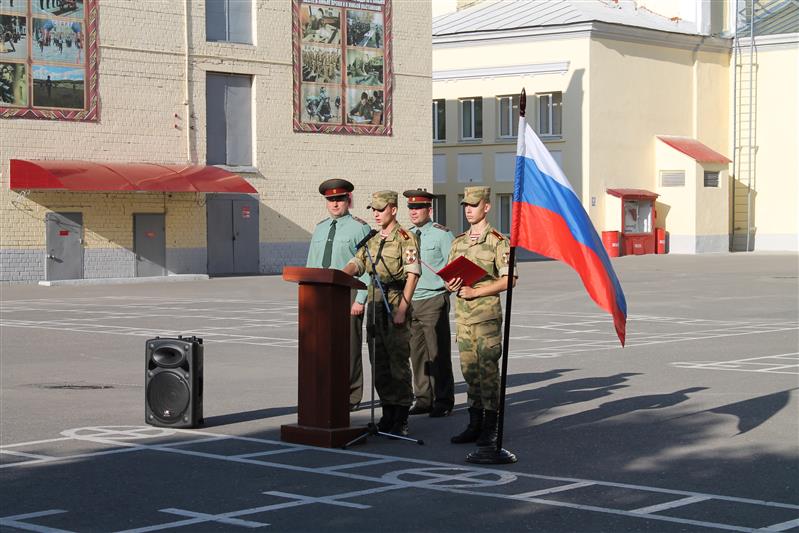 В Саратовском институте Росгвардии прошли мероприятия, приуроченные ко Дню Государственного флага Российской Федерации