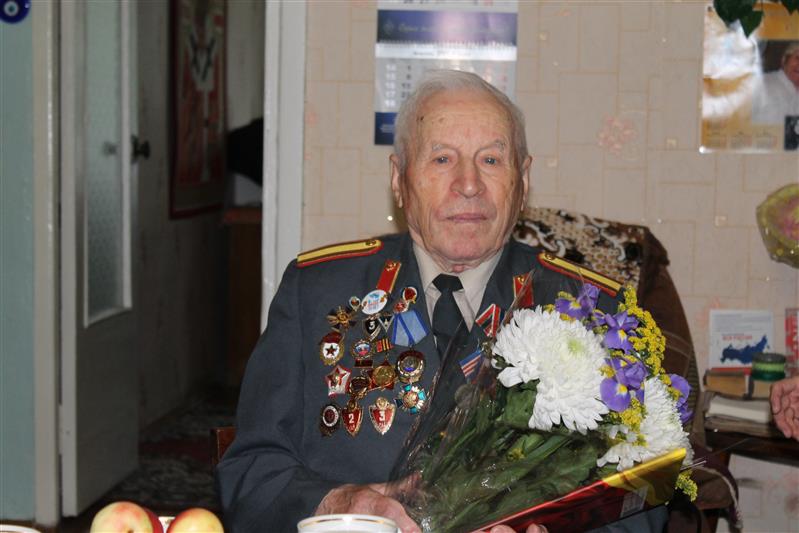 Руководство и сотрудники Управления Росгвардии по Вологодской области поздравили с юбилеем ветерана службы 