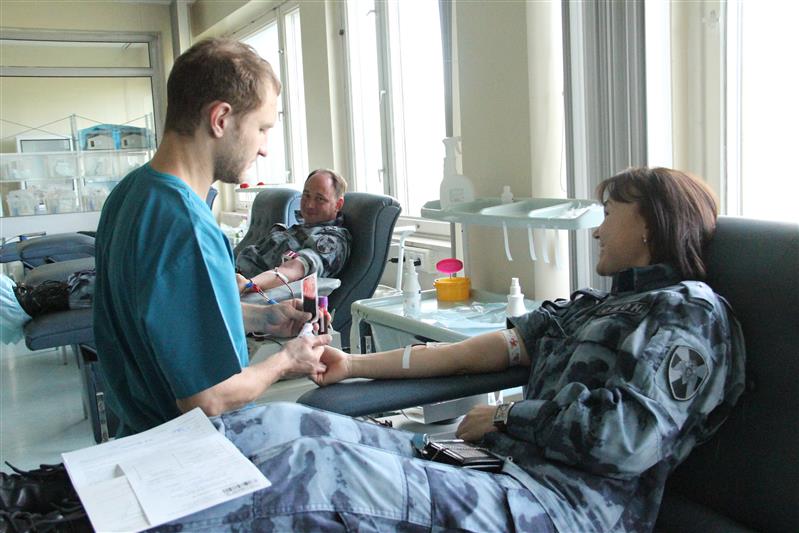 Московские омоновцы сдали донорскую кровь для людей, страдающих сердечно-сосудистыми заболеваниями