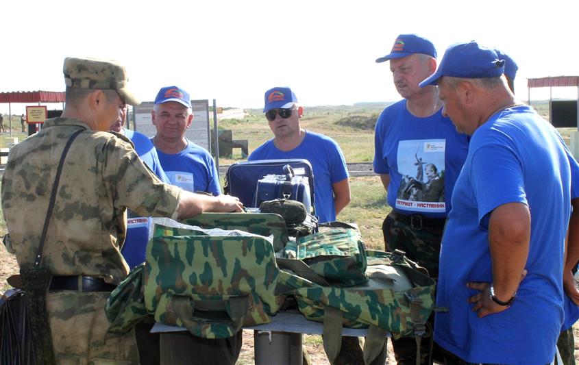 Военнослужащие калачевского соединения Росгвардии провели с ветеранами сбор, посвященный 100-летию со дня рождения Михаила Калашникова