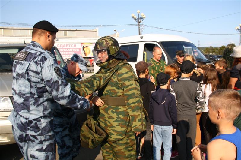 Росгвардейцы провели мероприятие акции «Безопасное лето» для юных магаданцев
