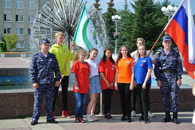 В Уральском округе Росгвардии прошли мероприятия, приуроченные ко Дню Государственного флага Российской Федерации