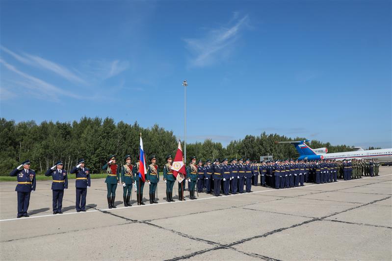 Смешанному авиационному полку особого назначения Росгвардии вручили Боевое знамя