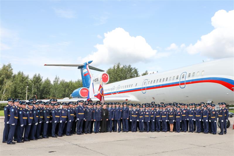 Смешанному авиационному полку особого назначения Росгвардии вручили Боевое знамя