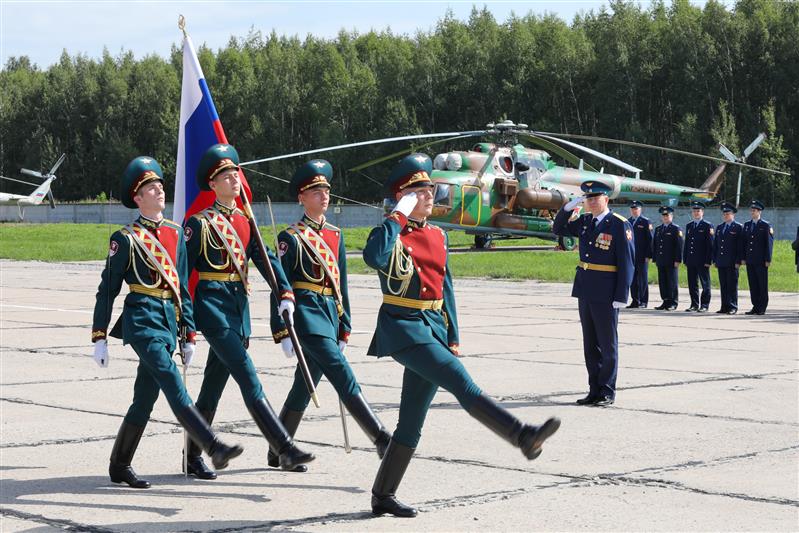 Смешанному авиационному полку особого назначения Росгвардии вручили Боевое знамя