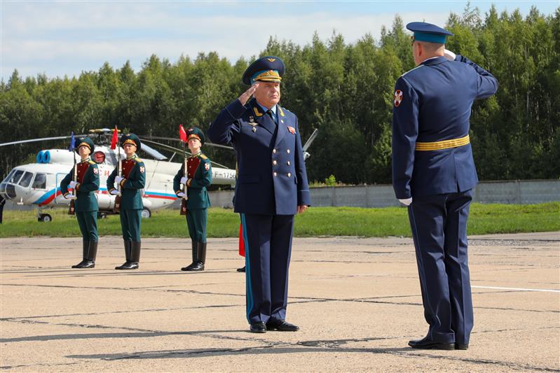 Смешанному авиационному полку особого назначения Росгвардии вручили Боевое знамя