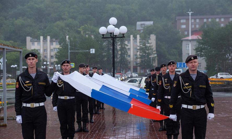 Сотрудники и военнослужащие Восточного округа Росгвардии провели тематические мероприятия, приуроченные ко  Дню Государственного флага России
