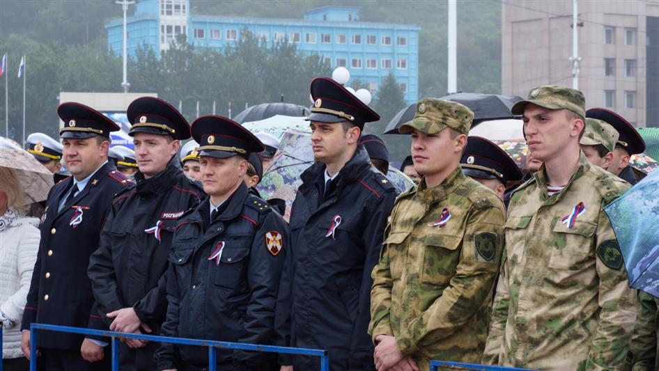 Сотрудники и военнослужащие Восточного округа Росгвардии провели тематические мероприятия, приуроченные ко  Дню Государственного флага России