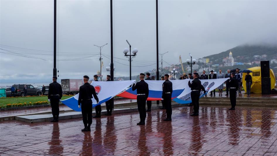Сотрудники и военнослужащие Восточного округа Росгвардии провели тематические мероприятия, приуроченные ко  Дню Государственного флага России