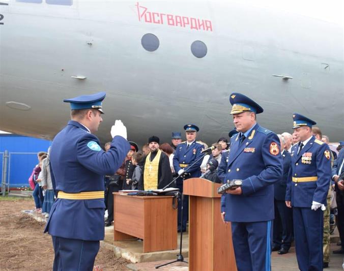 На аэродроме Росгвардии в Ермолино установлен монумент «Самолет АН-12»