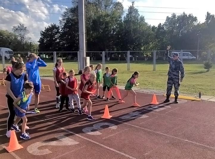 В Мордовии в День физкультурника мастер спорта из Росгвардии провел тренировку с юными спортсменами