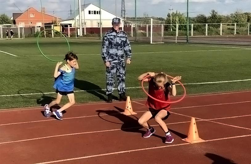В Мордовии в День физкультурника мастер спорта из Росгвардии провел тренировку с юными спортсменами