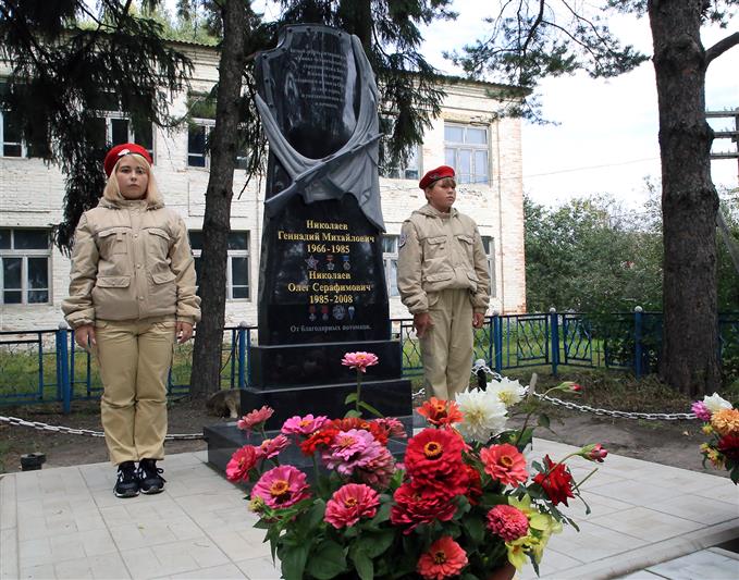 В Мордовии открыли памятник воину правопорядка, погибшему на Северном Кавказе (фото, видео)
