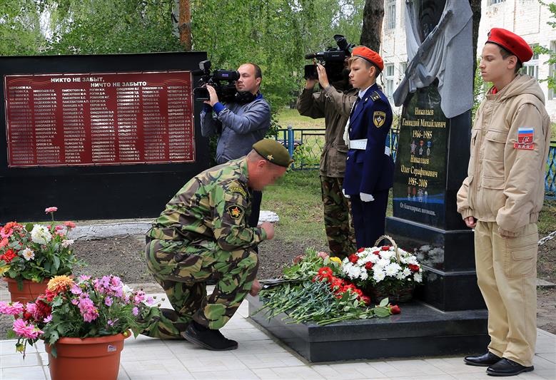 В Мордовии открыли памятник воину правопорядка, погибшему на Северном Кавказе (фото, видео)