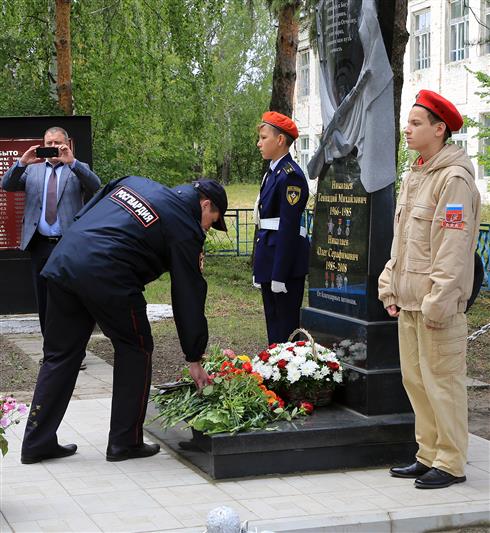 В Мордовии открыли памятник воину правопорядка, погибшему на Северном Кавказе (фото, видео)