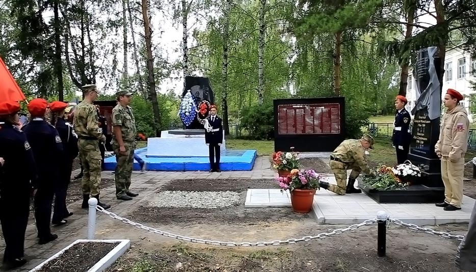 В Мордовии открыли памятник воину правопорядка, погибшему на Северном Кавказе (фото, видео)