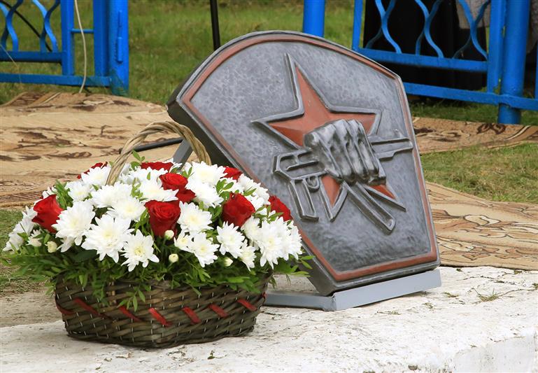 В Мордовии открыли памятник воину правопорядка, погибшему на Северном Кавказе (фото, видео)