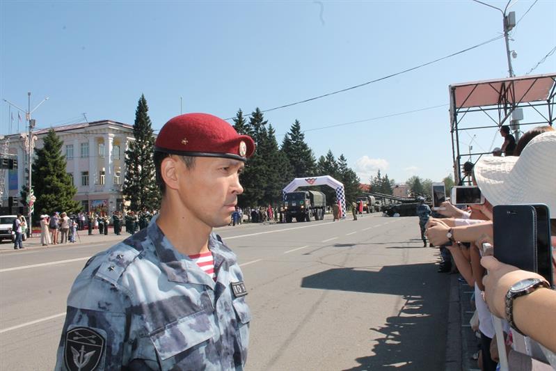 Росгвардейцы обеспечили правопорядок во время открытия гонок по бездорожью «Военного ралли» в Туве